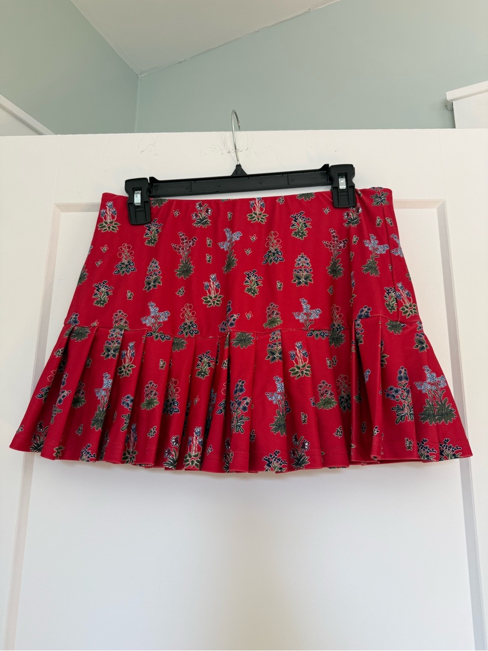 NWOT Smith & Quinn Red Botanical Pleated Golf Tennis Skort M